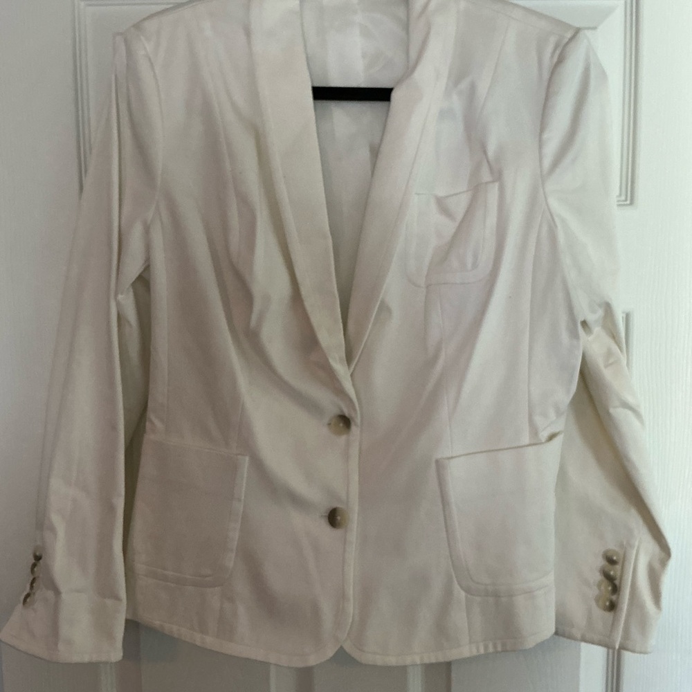 Elegant Cream Women's Blazer
